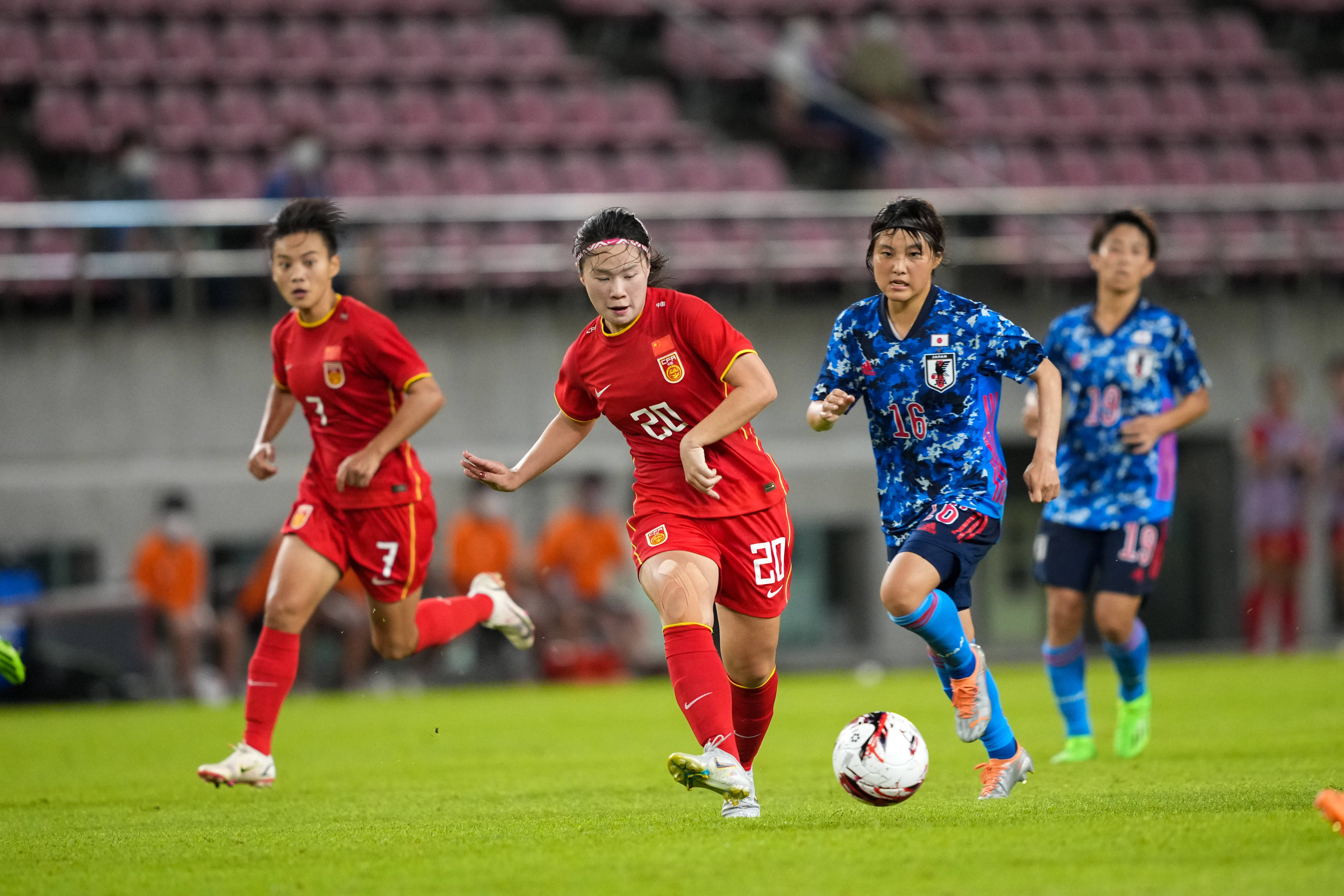熊猫体育全站-东亚杯-中国女足4-2中国台北2球领先被追平邵子钦双响