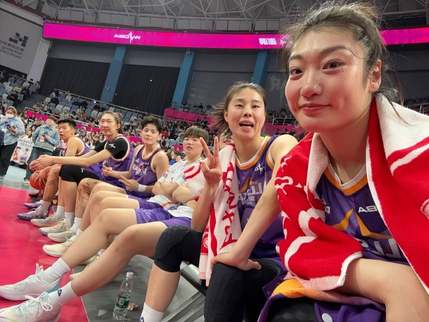 熊猫体育平台-包含李梦22年女篮世预赛个人集锦，对阵马里砍下15分6助攻的词条