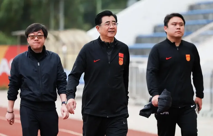国足新帅最大黑马？喀麦隆不败教头火速应聘！他能治好“锋无力”