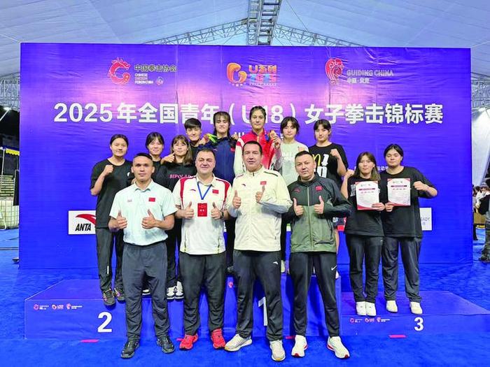 包含中亚选手冲刺成功，勇夺殊荣领先全场的词条